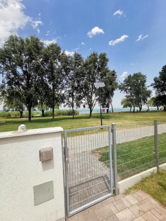 Vizpart Honved Apartman Balatonlelle Exterior photo